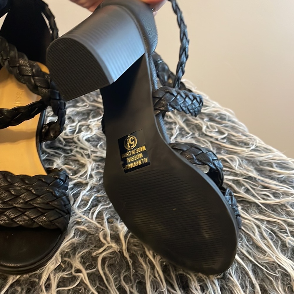 Heels - Picture 3 of 3